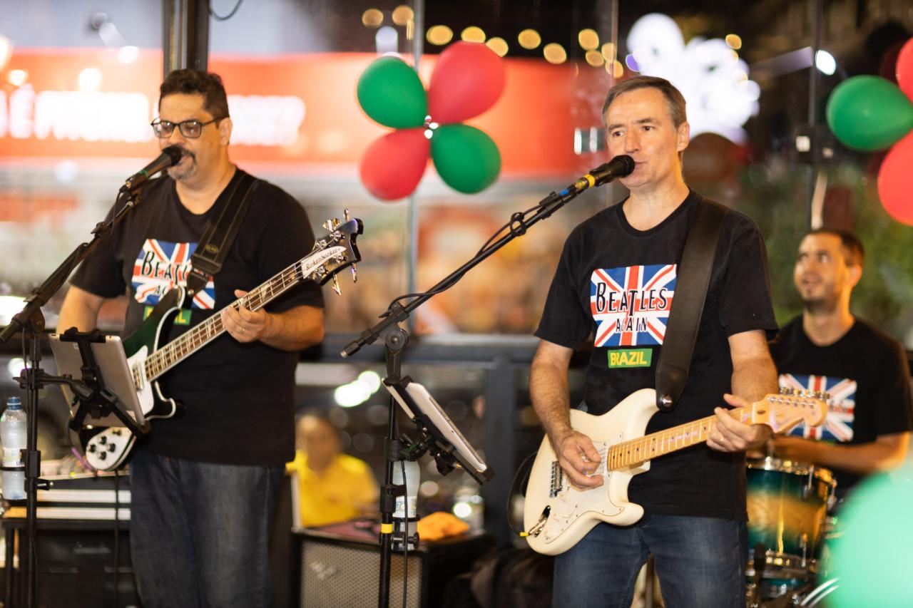Emoção e Ritmo: Homenagem aos Artistas no Dia do Cantor.