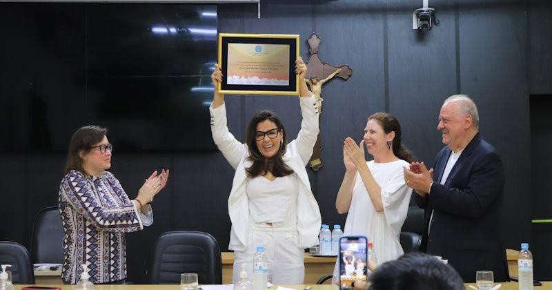 Advogada Maria José Sanches Lisboa Rodrigues recebe Título de Cidadã Araraquarense