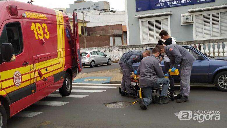 "Acidente de Trânsito em São Carlos Deixa Mulher de 60 Anos Ferida"