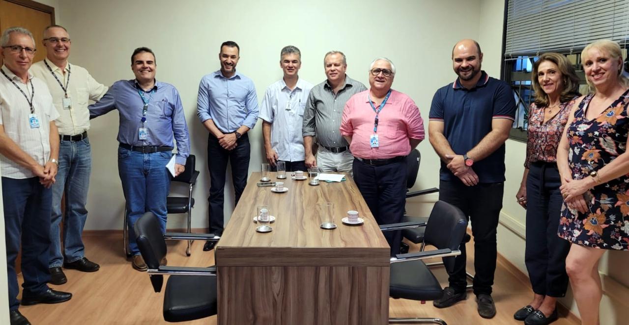 SUPERINTENDENTE DO DAAE RECEBE VISITA DA DIRETORIA DA SANTA CASA
