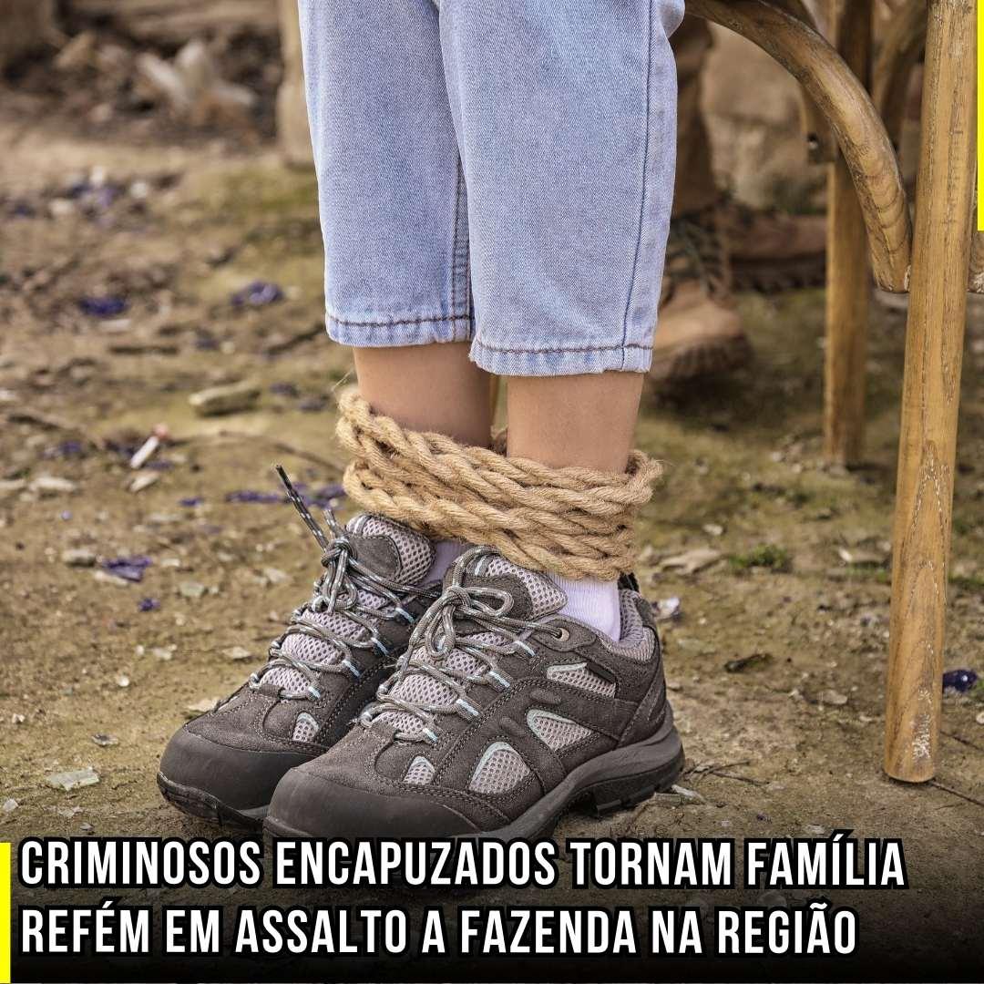 Criminosos encapuzados tornam família refém em assalto a fazenda na região