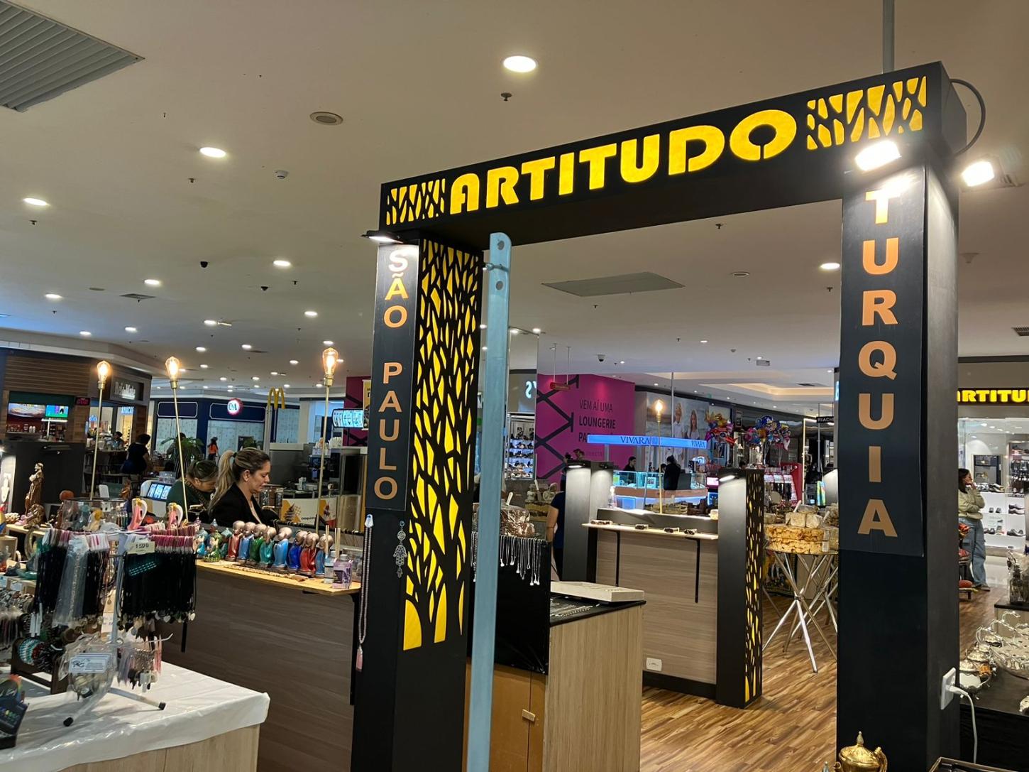 Feira ARTITUDO segue até o final do mês no Shopping Jaraguá