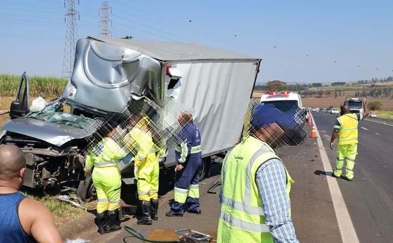 Grave Acidente Rodovi&aacute;rio: Caminh&atilde;o se Choca na SP 333 entre Sert&atilde;ozinho e Ribeir&atilde;o Preto