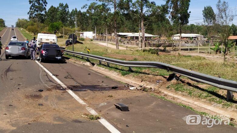 Ve&iacute;culos Sofrem Colis&atilde;o na Estrada do Broa