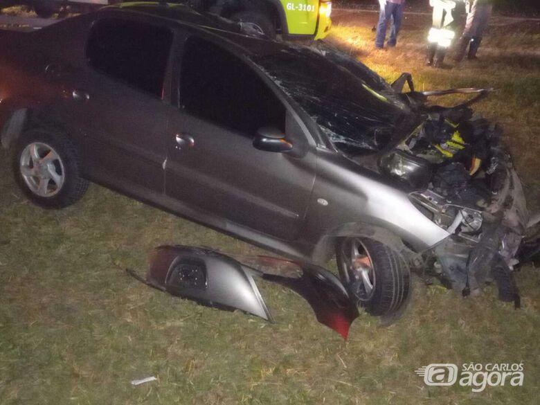 Colis&atilde;o na Rodovia SP-310: Jovem Fica Preso &agrave;s Ferragens e Recebe Socorro