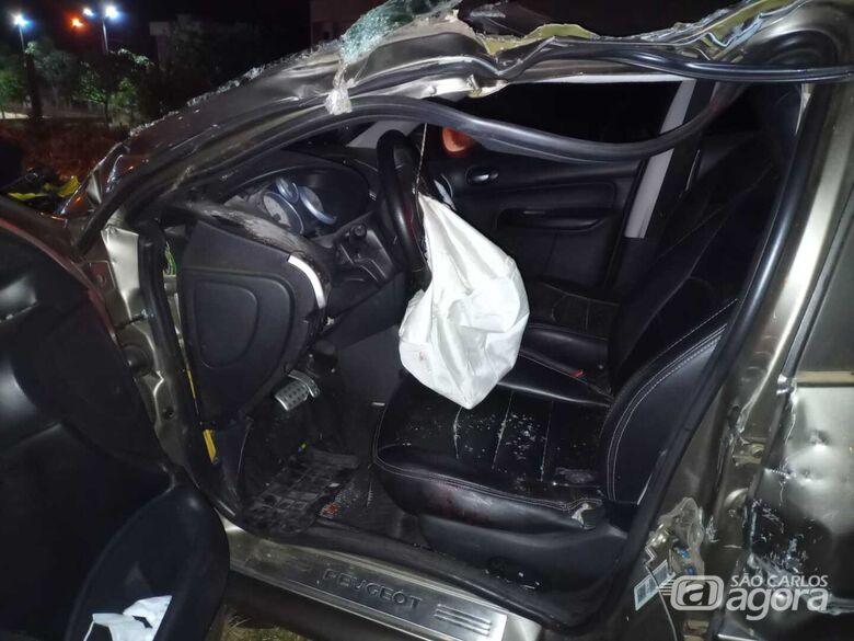 Acidente Entre Carro e Caminh&atilde;o na SP-310: Jovem Ferido e Resgatado