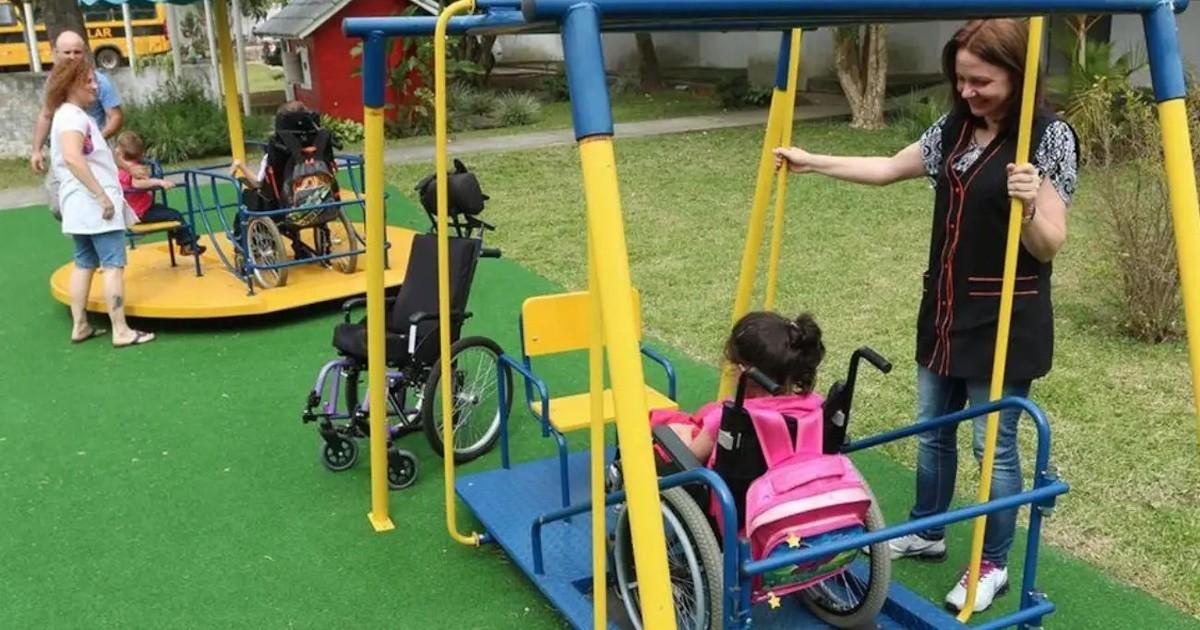 Instalação de brinquedos acessíveis em playgrounds da cidade é sugerida ao Executivo