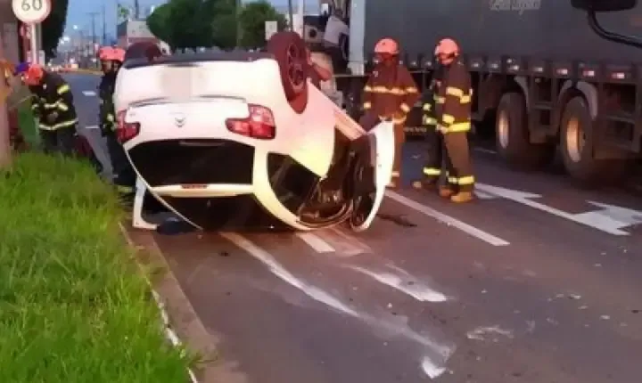 Capotamento em Colisão na Região: Sem Feridos