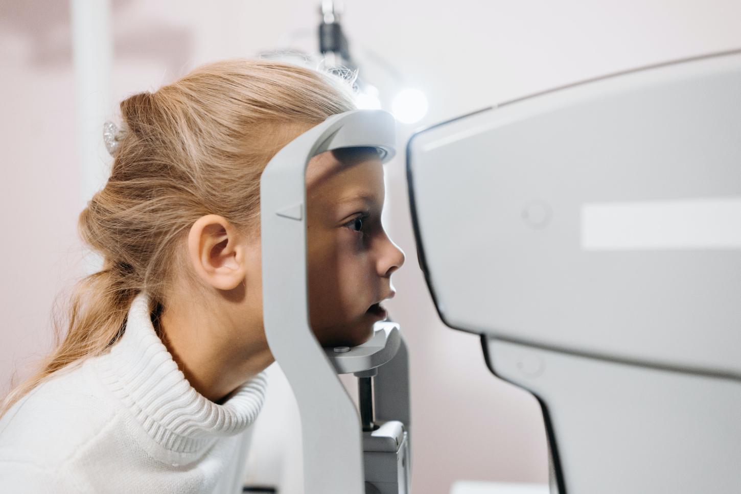 CHECK-UP OCULAR INFANTIL PREVINE DOENÇAS E COMPROMETIMENTO DE APRENDIZAGEM ESCOLAR ANTES DE VOLTA ÀS AULAS