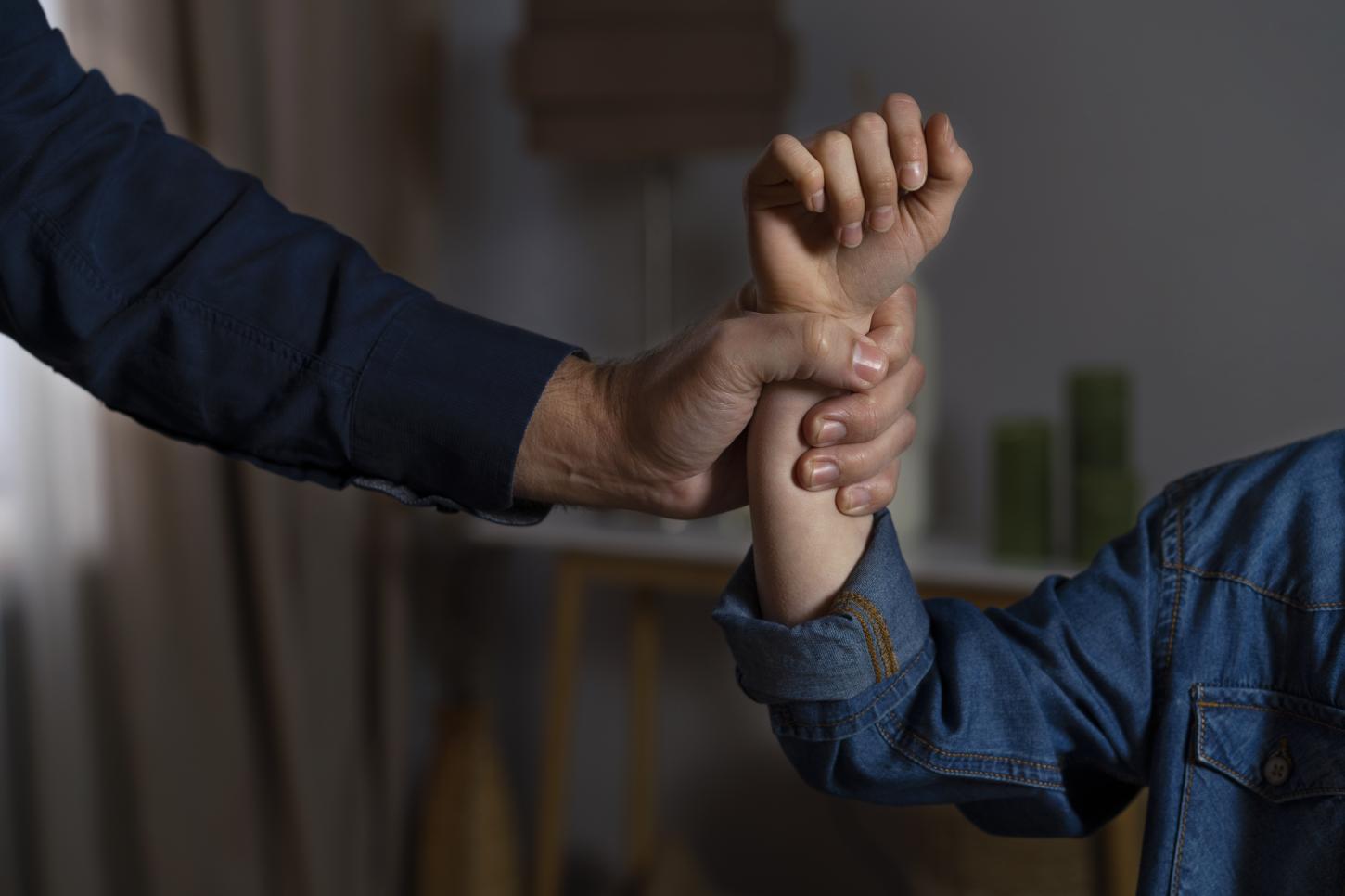 VIOLÊNCIA CONTRA MULHER SEGUE CRESCENDO E REQUER POLÍTICAS PÚBLICAS URGENTES