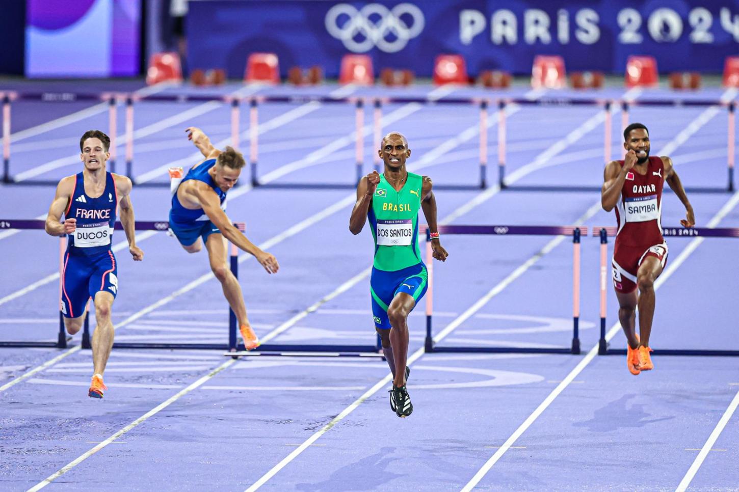 Alison dos Santos se supera e conquista bronze nos 400m com barreiras em Paris 2024
