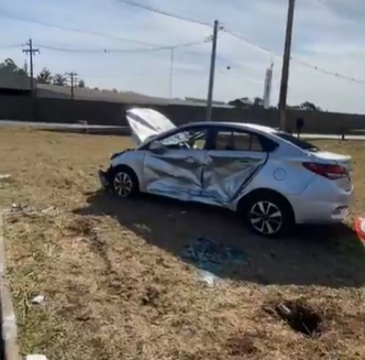 Família Fica Ferida Após Capotamento de Carro em Araraquara