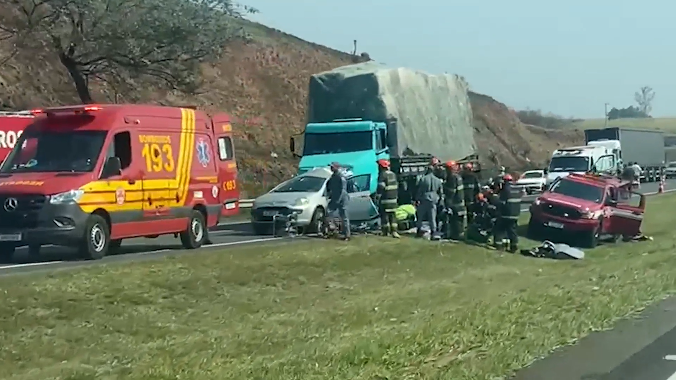 Mulher morre e bebê é resgatado em estado grave após acidente em Valinhos