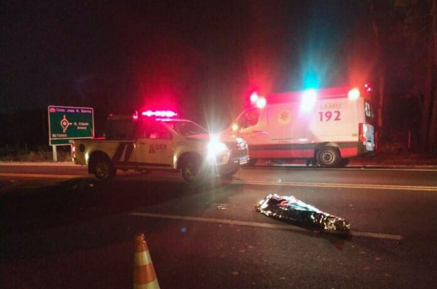 SP-215: Homem morre atropelado e motorista foge