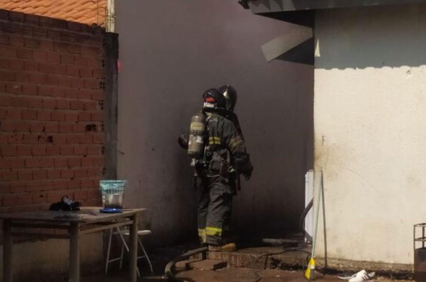 Vizinhos Resgatam 5 Crianças Durante Incêndio na região