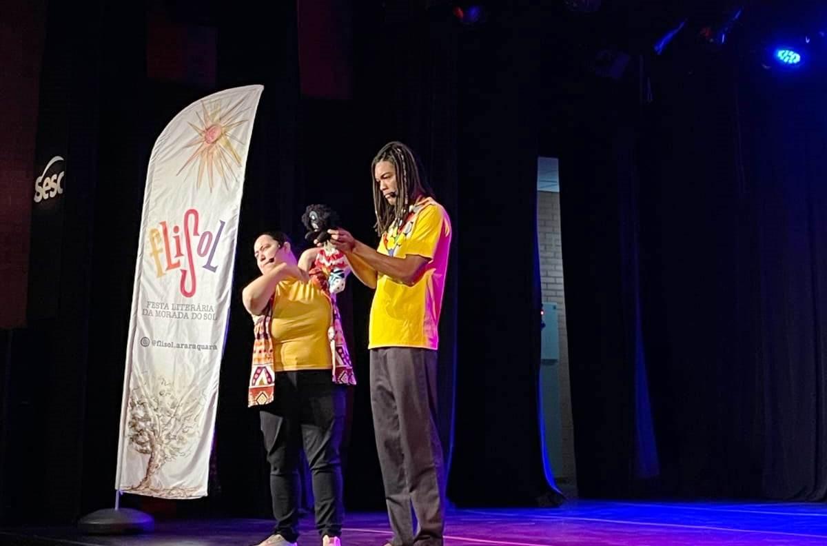 A Coroa de Fios: Magia e Autoestima no Espetáculo Infantil