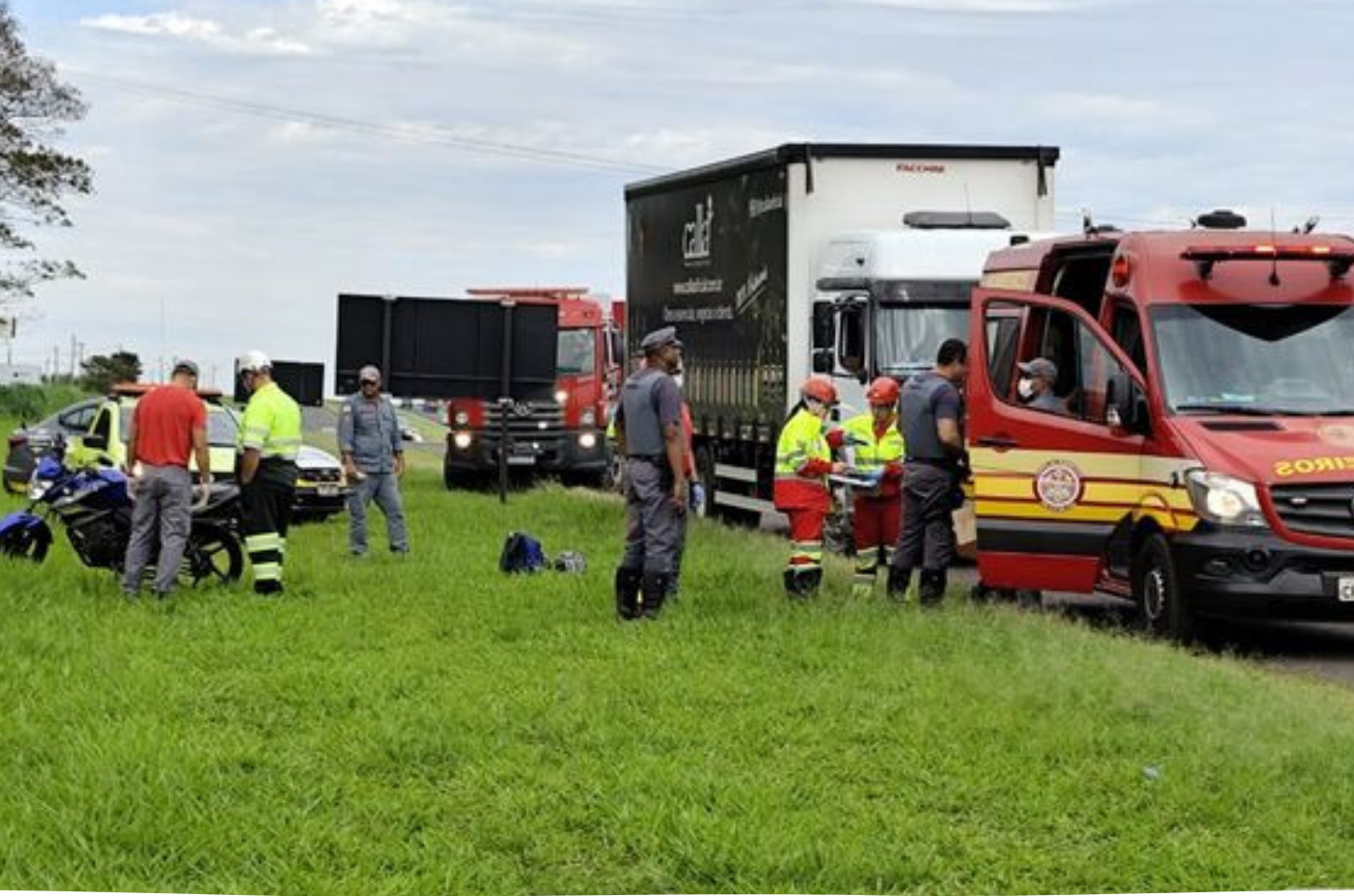 Pneu furado causa queda grave na SP-310