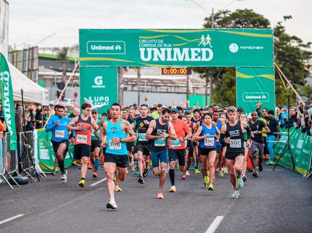 Participantes da Corrida Unimed doam mais de meia tonelada de alimentos para entidades de Araraquara