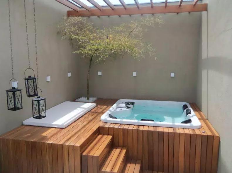 Banheira redonda ou de canto: qual é melhor pra você?