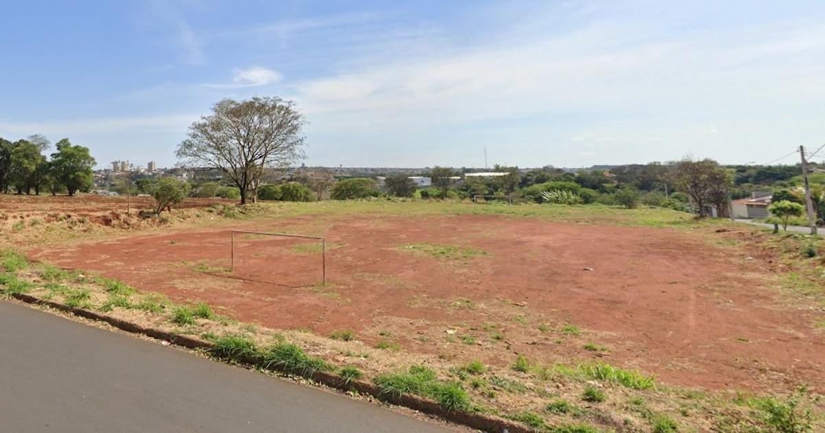 Campo no Cruzeiro do Sul necessita de limpeza e melhorias para lazer e esporte