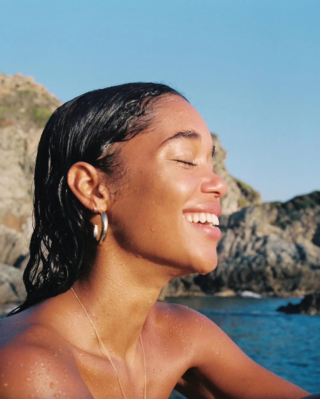 Glow up pós-praia: como cuidar da pele e do cabelo após o sol