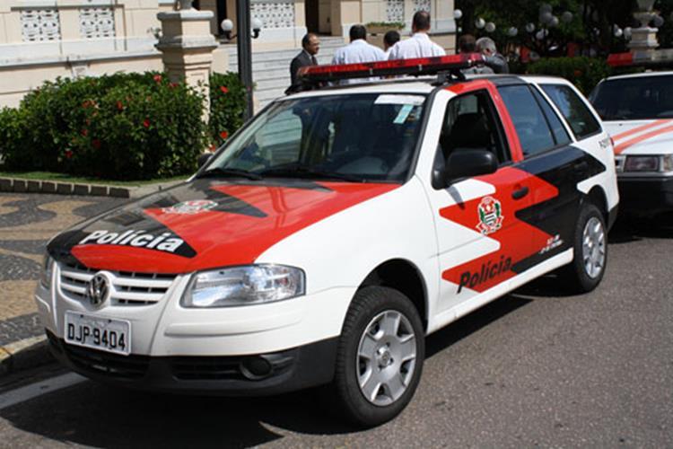 Briga entre casal termina com homem baleado e confronto com a polícia na região