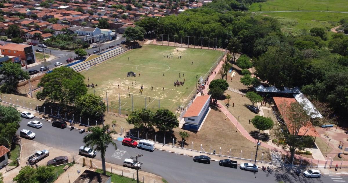 Vereador pede manutenção em quadra de área de lazer no Selmi Dei