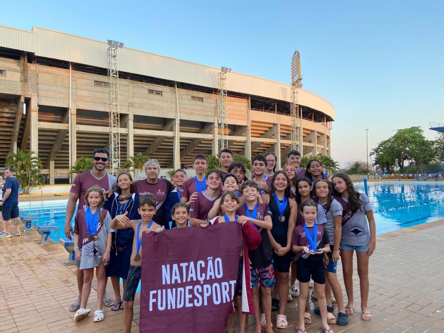 Nadadores de Araraquara se destacam em torneio da Federação Aquática Paulista