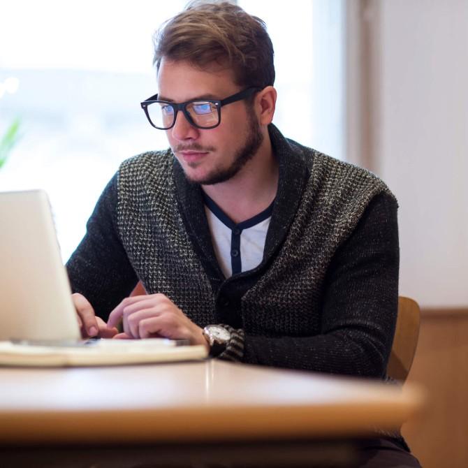 Pós-graduação online acelera a carreira?