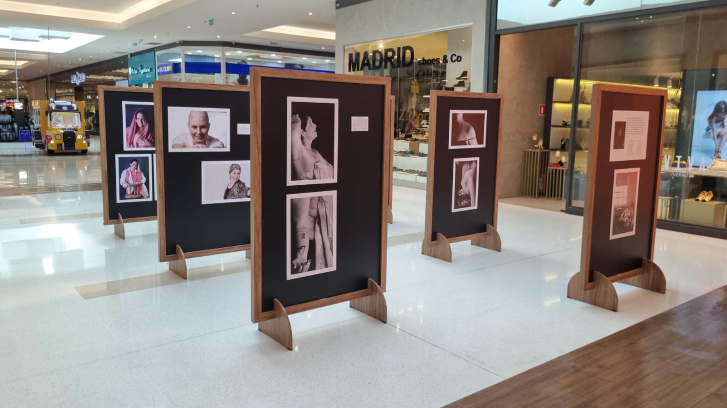 Outubro Rosa: exposição no shopping mostra histórias de luta contra o câncer de mama