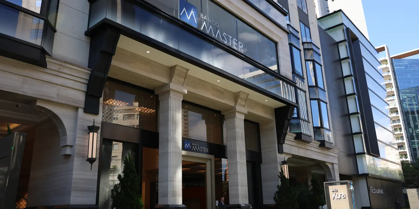 Banqueiro Vorcaro e ex-presidente do BRB divergem em acareação