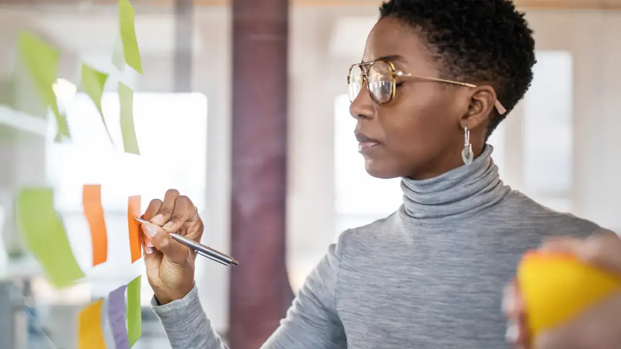 Entre a gestão de informação e a saúde mental, o caminho para o sucesso profissional