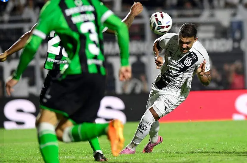 Árbitro falha e Pottker garante vitória da Ponte Preta