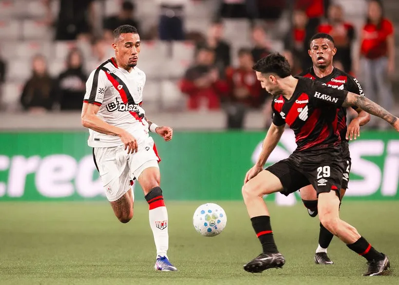 Athletico-PR e Atlético-GO empatam sem gols em jogo de esforço e pouca criatividade