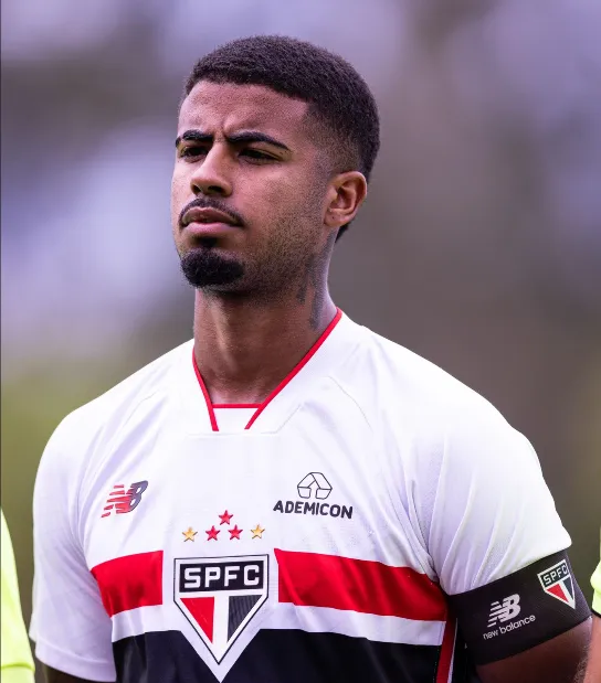 Garoto da base surge como opção para suprir carência no meio-campo do São Paulo