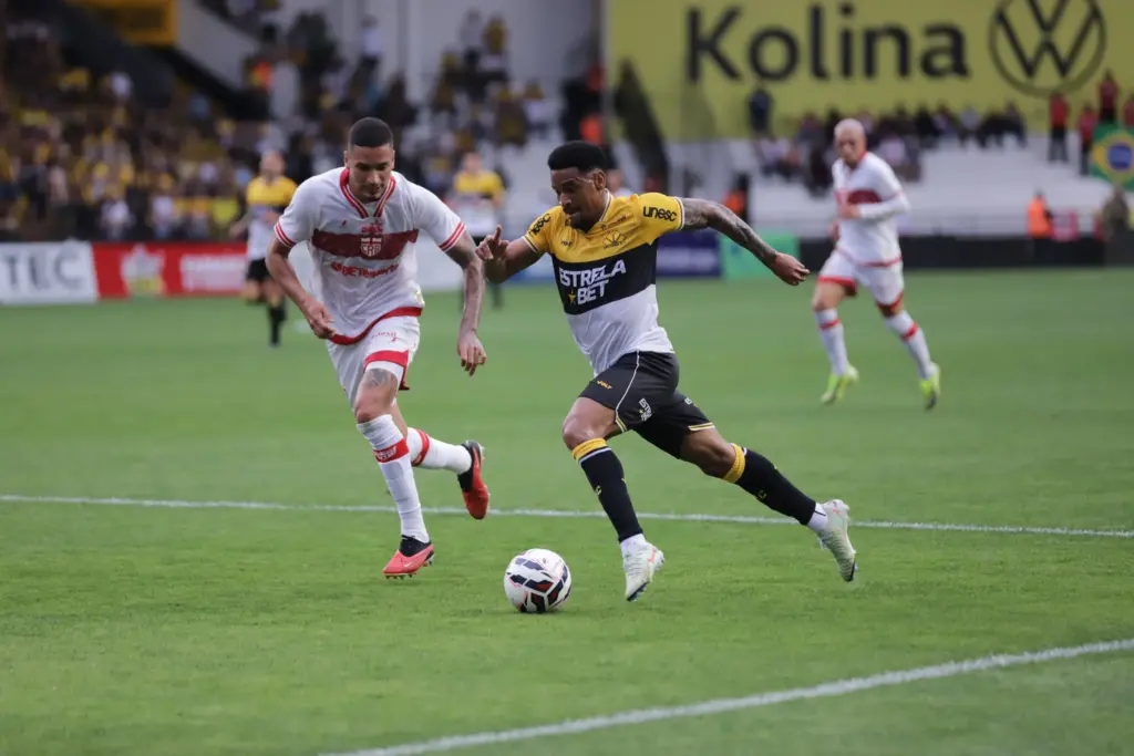 Criciúma recebe CRB em busca de manter boa fase contra visitante indefinido