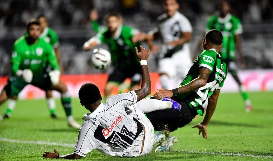 Ponte Preta deixa a zona de rebaixamento com tropeços de rivais na Série B