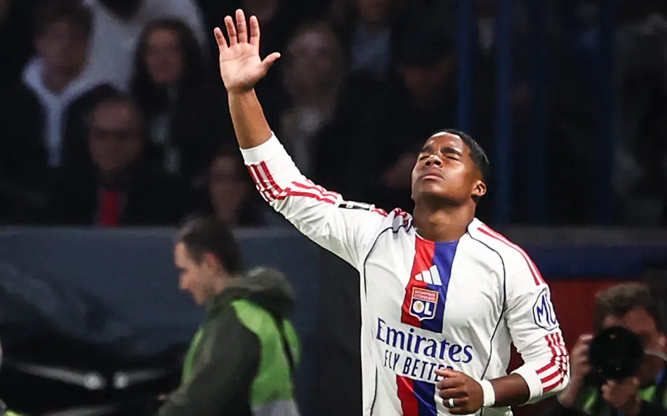 Endrick recebe repreensão de provável adversário na Copa após 'provocação' à torcida do PSG