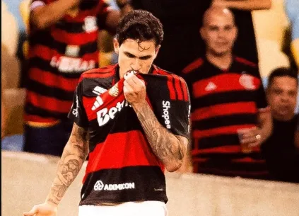 Flamengo vence o Vitória por 2 a 1 e obtém vantagem modesta na Copa do Brasil