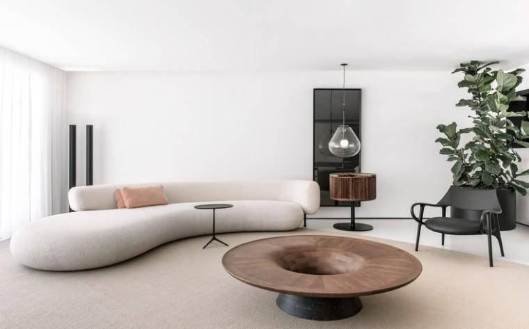 Geometria e sensibilidade: um convite à apreciação do traço autoral de Jader Almeida em Campinas