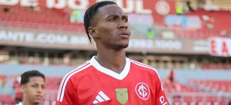 Internacional negocia a permanência de volante africano