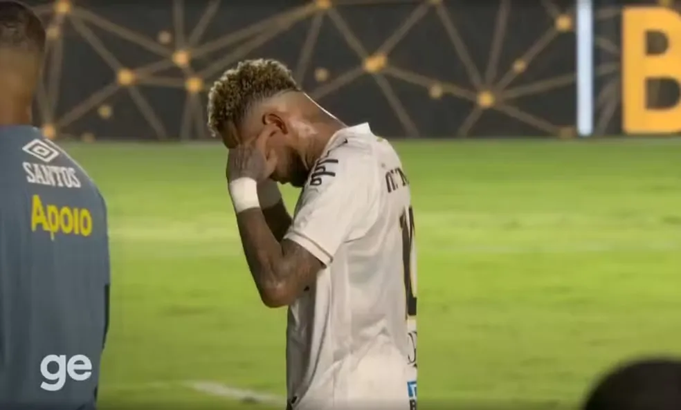Neymar se pronuncia após revés do Santos e nega ter provocado a torcida