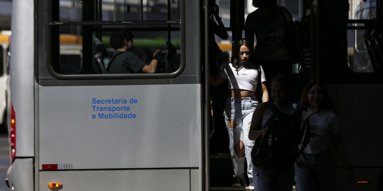 Ações contra assédio e violência chegam aos ônibus urbanos do Rio