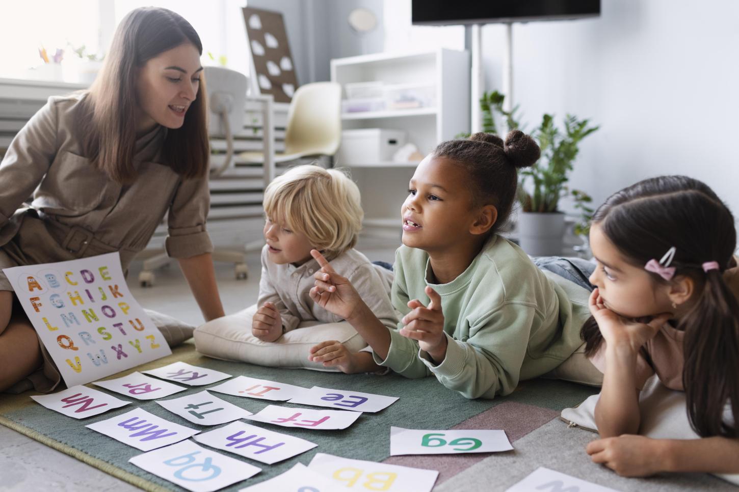 QUEM DEVE ALFABETIZAR: EDUCAÇÃO INFANTIL OU ENSINO FUNDAMENTAL?