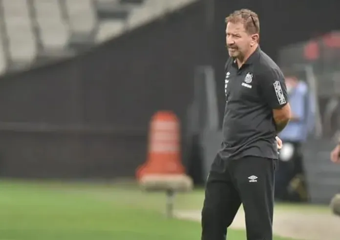 Auxiliar Cuquinha lamenta má fase do Santos: 