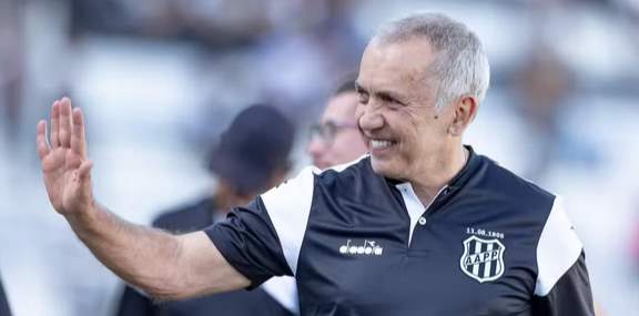 Nelsinho Baptista, sexto técnico com mais jogos pela Ponte Preta, anuncia aposentadoria