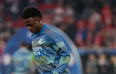 Torcida do Real Madrid critica Vini Jr. após eliminação na Champions