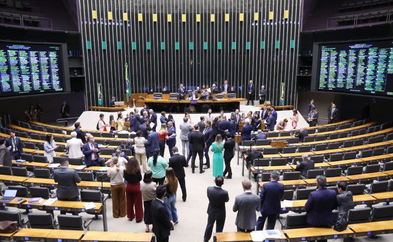 Davi Alcolumbre nega pedidos de leitura para criação de CPI do Banco Master