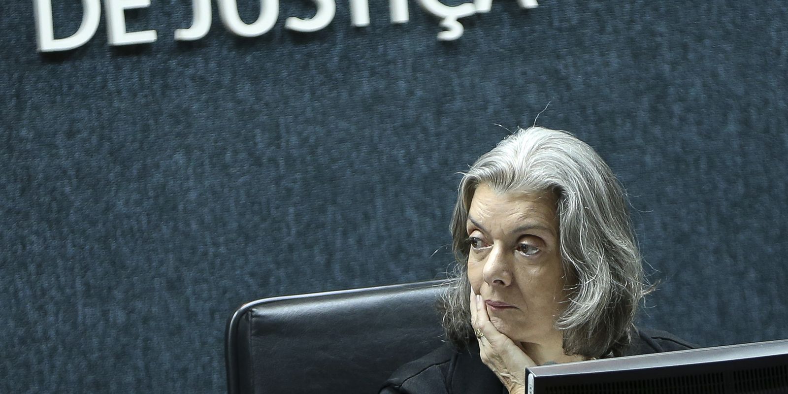 Cármen Lúcia vota contra mudanças na Lei da Ficha Limpa no STF