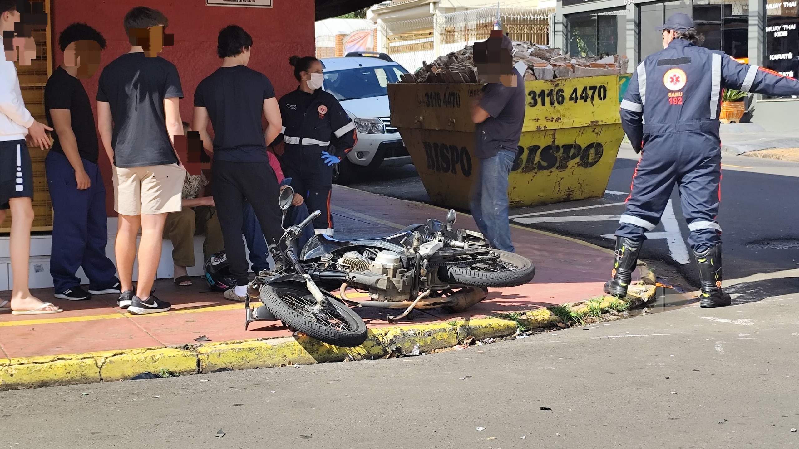Motociclista fica ferido após colisão com carro no bairro Cidade Jardim